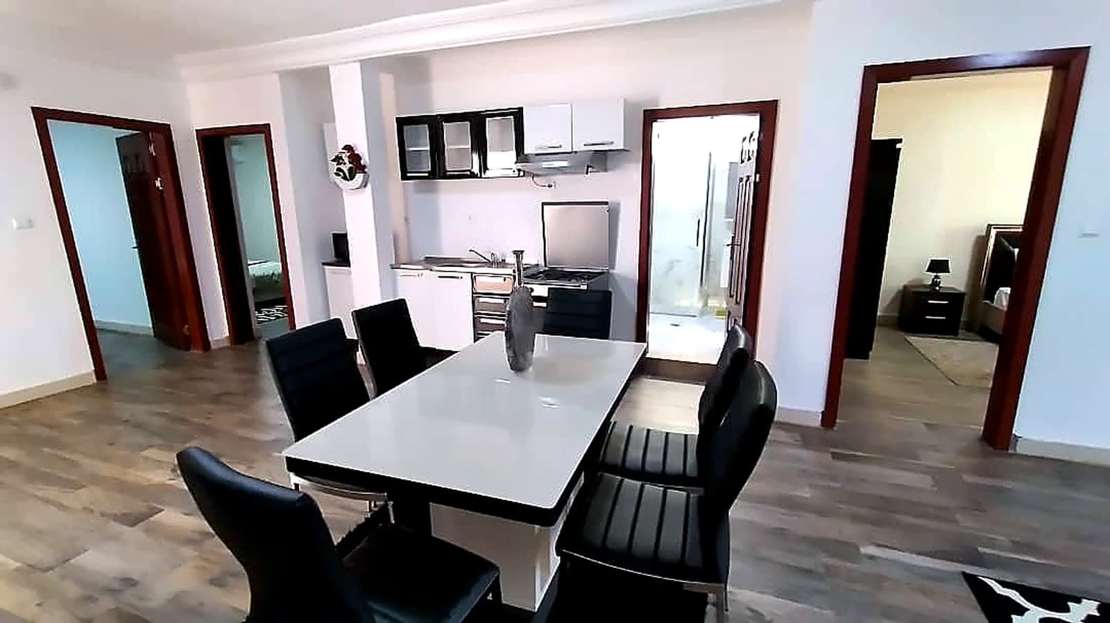 Suite — salon et cuisine