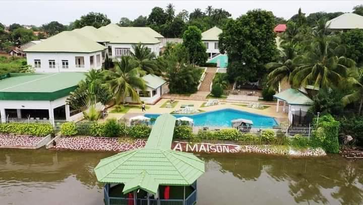 Hôtel Maison Blanche à Coyah